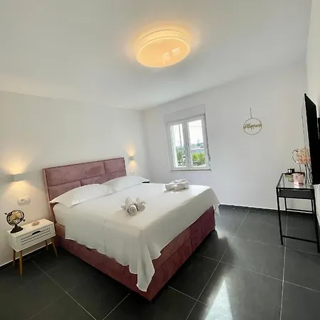 Elite - Free Parking Vendégház 4*