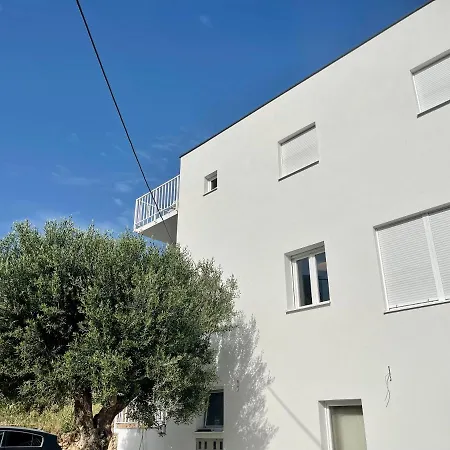 Elite - Free Parking בית הארחה 4*