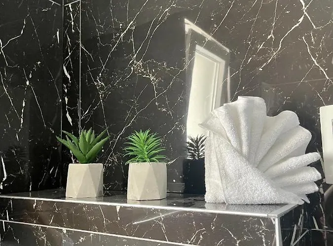 Elite - Free Parking Split